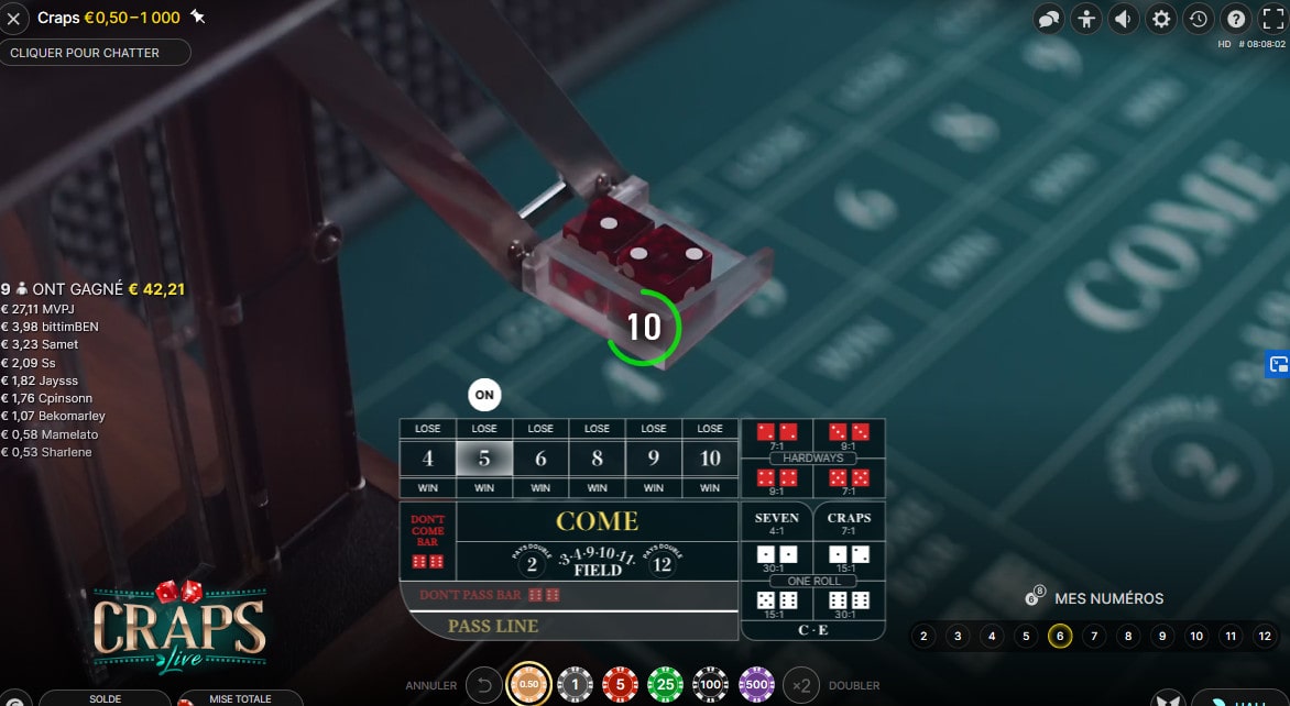 Dés en position de lancement automatique sur le jeu Craps Live